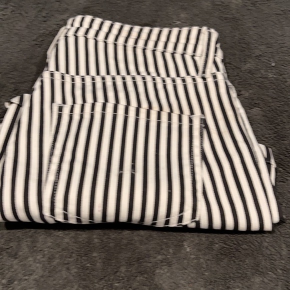 Women black and shorts size 4 - Picture 6 of 6